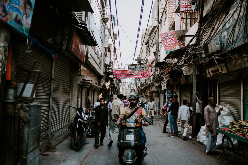 Image of outdoor market. Heat impacts both vendors and shoppers.